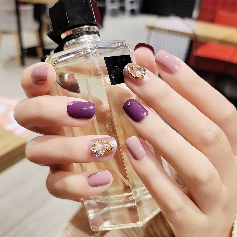 24 Pcs Nude Color nail tips Women Wearable Fake press on Nails with Diamond Short Round Full Cover artificial nails with Glue humolife