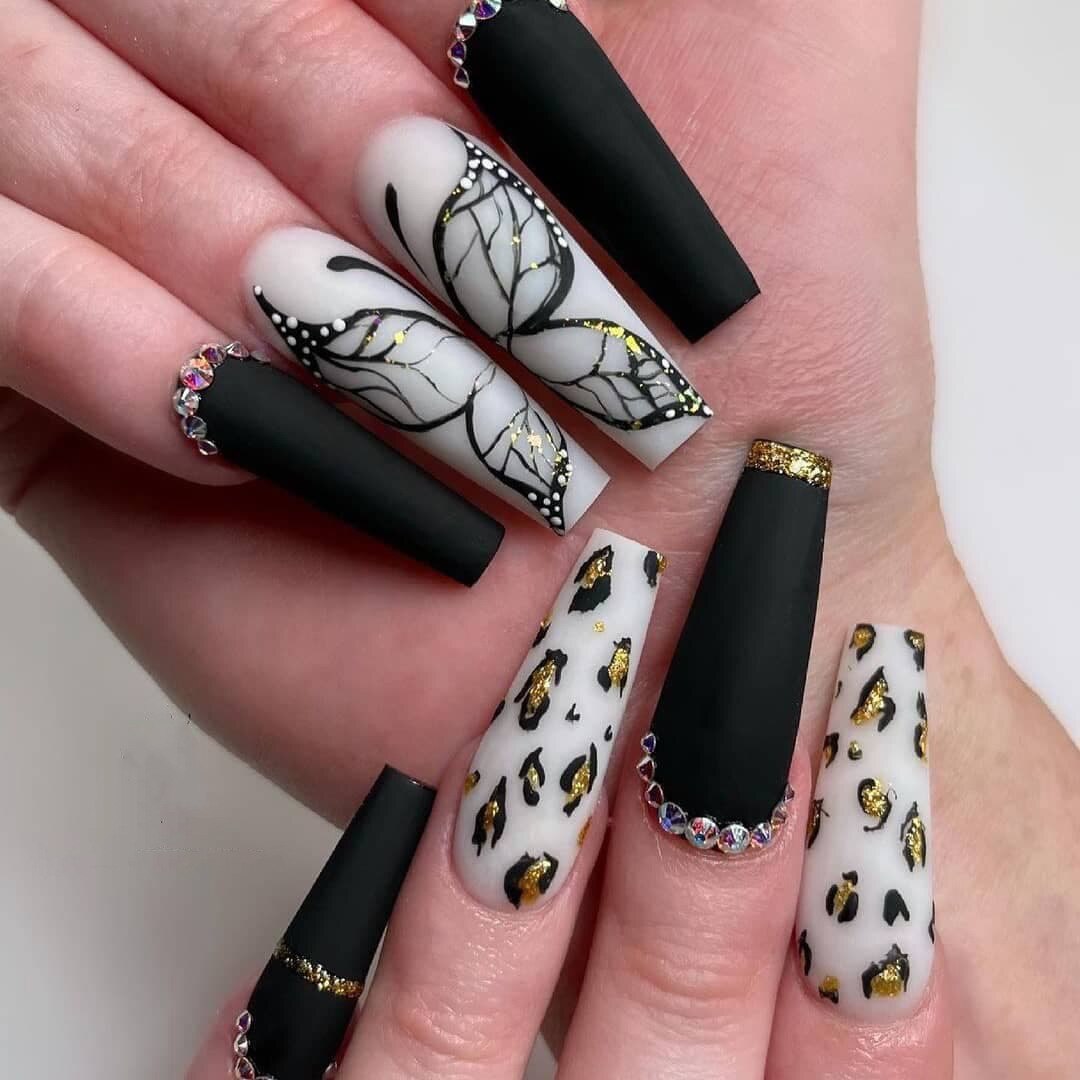 24 Pcs/Box Fake Nails Set Black White Design With Crown Extra Long Ballet Removable Nail Tips Full Cover Acrylic Coffin Nails humolife